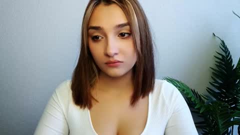 Snapshot of veryveryshygirl chatting on February 3, 9:14 am Ana online show from February 3, 9:14 am