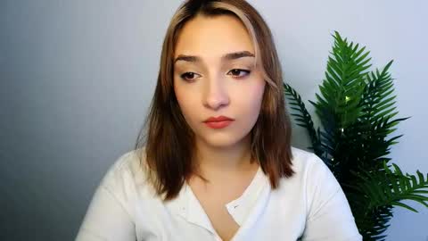 Snapshot of veryveryshygirl chatting on February 17, 1:18 pm Ana online show from February 17, 1:18 pm