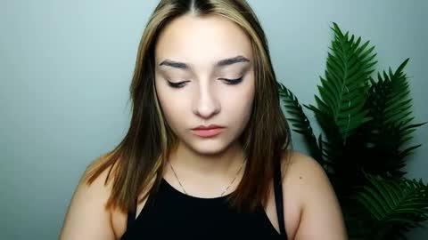 Snapshot of veryveryshygirl chatting on February 22, 4:05 pm Ana online show from February 22, 4:05 pm