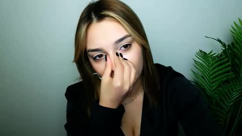 Snapshot of veryveryshygirl chatting on February 27, 7:25 pm Ana online show from February 27, 7:25 pm