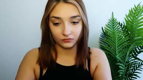 Snapshot of veryveryshygirl chatting on March 4, 1:17 pm Ana online show from March 4, 1:17 pm