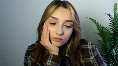 Snapshot of veryveryshygirl chatting on March 18, 1:14 pm Ana online show from March 18, 1:14 pm