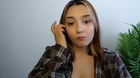 Snapshot of veryveryshygirl chatting on March 22, 11:02 am Ana online show from March 22, 11:02 am