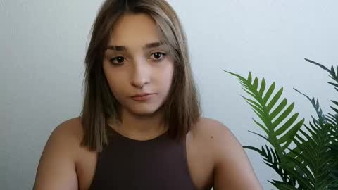 Snapshot of veryveryshygirl chatting on May 26, 9:27 am Ana online show from May 26, 9:27 am