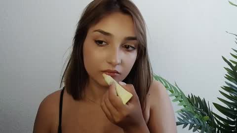 Snapshot of veryveryshygirl chatting on June 9, 11:11 am Ana online show from June 9, 11:11 am