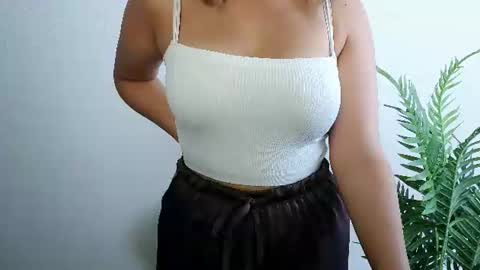 Snapshot of veryveryshygirl chatting on June 14, 9:44 am Ana online show from June 14, 9:44 am