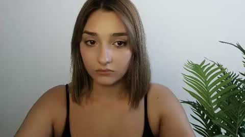 Snapshot of veryveryshygirl chatting on June 18, 11:03 am Ana online show from June 18, 11:03 am