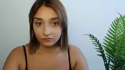 Snapshot of veryveryshygirl chatting on July 16, 11:27 am Ana online show from July 16, 11:27 am