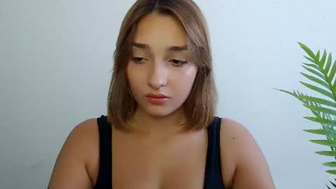 Snapshot of veryveryshygirl chatting on July 28, 12:12 pm Ana online show from July 28, 12:12 pm