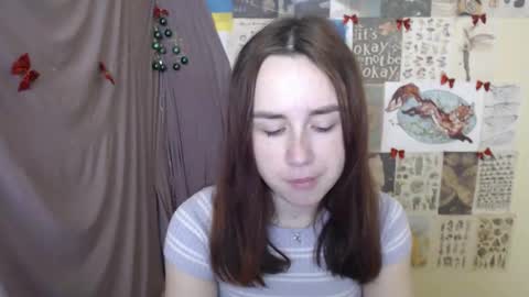 veryveryvery_shy online show from December 17, 9:15 am