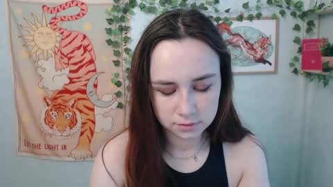 Snapshot of veryveryvery_shy chatting on May 27, 5:48 am veryveryvery_shy online show from May 27, 5:48 am