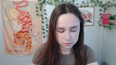 Snapshot of veryveryvery_shy chatting on June 3, 5:54 am veryveryvery_shy online show from June 3, 5:54 am