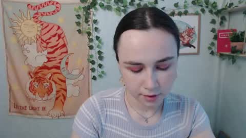 Snapshot of veryveryvery_shy chatting on June 4, 5:46 am veryveryvery_shy online show from June 4, 5:46 am