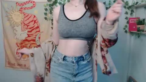 Snapshot of veryveryvery_shy chatting on June 10, 5:39 am veryveryvery_shy online show from June 10, 5:39 am