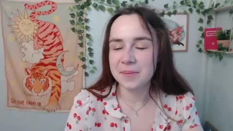 Snapshot of veryveryvery_shy chatting on June 16, 5:43 am veryveryvery_shy online show from June 16, 5:43 am