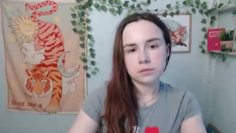 Snapshot of veryveryvery_shy chatting on June 17, 5:43 am veryveryvery_shy online show from June 17, 5:43 am