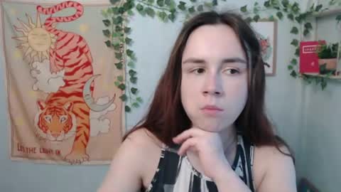 Snapshot of veryveryvery_shy chatting on June 18, 5:30 am veryveryvery_shy online show from June 18, 5:30 am