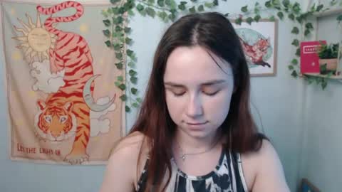 Snapshot of veryveryvery_shy chatting on June 18, 9:14 am veryveryvery_shy online show from June 18, 9:14 am