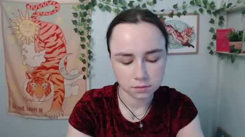 Snapshot of veryveryvery_shy chatting on June 25, 5:34 am veryveryvery_shy online show from June 25, 5:34 am