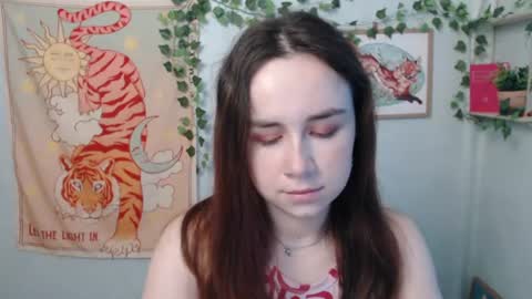 Snapshot of veryveryvery_shy chatting on June 27, 5:45 am veryveryvery_shy online show from June 27, 5:45 am