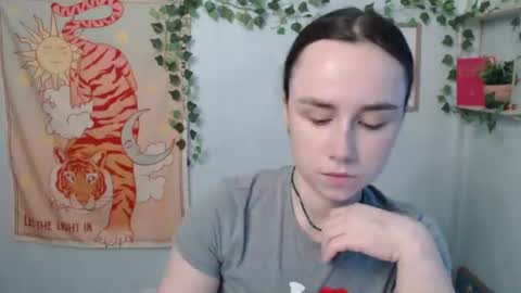 Snapshot of veryveryvery_shy chatting on July 2, 5:35 am veryveryvery_shy online show from July 2, 5:35 am