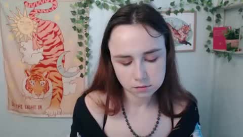 Snapshot of veryveryvery_shy chatting on July 8, 5:45 am veryveryvery_shy online show from July 8, 5:45 am