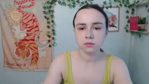 Snapshot of veryveryvery_shy chatting on July 10, 5:56 am veryveryvery_shy online show from July 10, 5:56 am