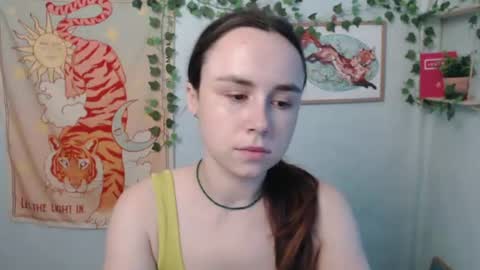 Snapshot of veryveryvery_shy chatting on July 16, 5:35 am veryveryvery_shy online show from July 16, 5:35 am