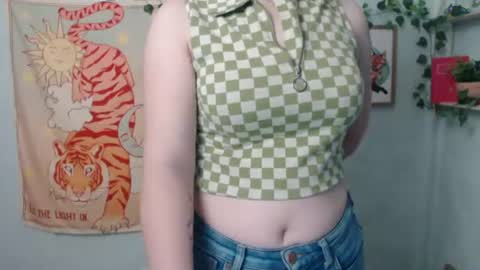 Snapshot of veryveryvery_shy chatting on July 28, 5:58 am veryveryvery_shy online show from July 28, 5:58 am