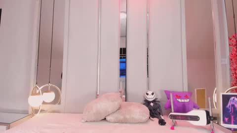 Vesper Velvet  online show from December 13, 9:09 pm