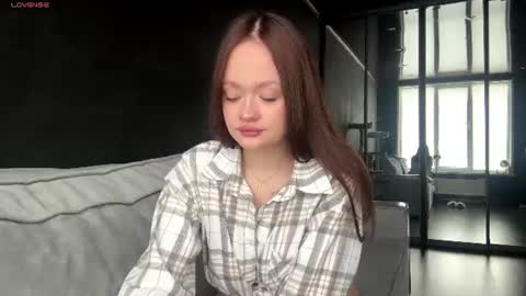 Esta online show from July 3, 1:28 pm