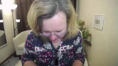 Snapshot of vestawoody chatting on November 10, 7:29 am vestawoody online show from November 10, 7:29 am