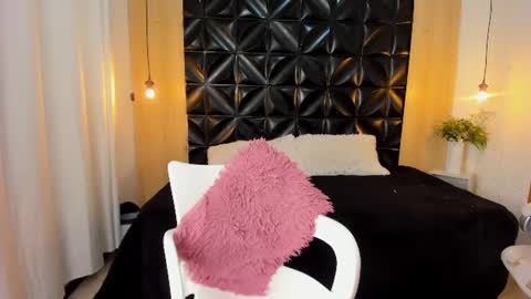 Snapshot of veyra_sereny chatting on July 2, 3:23 am Vanesaa online show from July 2, 3:23 am