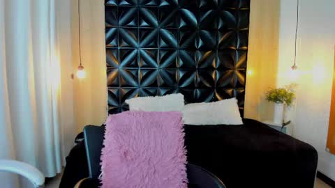 Snapshot of veyra_sereny chatting on July 15, 11:32 pm Vanesaa online show from July 15, 11:32 pm