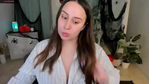 Snapshot of via_lattea_ chatting on October 24, 10:55 am Camilla online show from October 24, 10:55 am