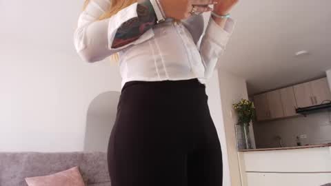 Snapshot of vianca_cruzz chatting on March 5, 6:45 pm Vianca Cruz online show from March 5, 6:45 pm