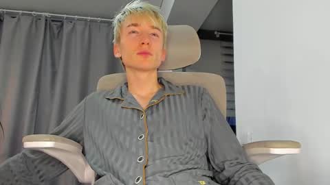 vibemygirl online show from November 13, 10:58 am