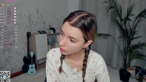 Snapshot of vibes_of_joy chatting on December 14, 8:29 pm Mikky online show from December 14, 8:29 pm