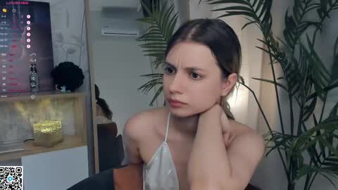 Snapshot of vibes_of_joy chatting on February 17, 2:15 pm Mikky online show from February 17, 2:15 pm