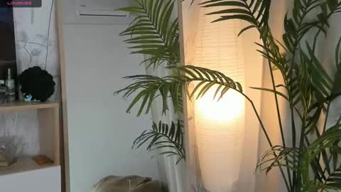 Snapshot of vibes_of_joy chatting on March 9, 6:06 am Mikky online show from March 9, 6:06 am