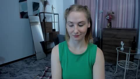 Snapshot of vibes_of_joy chatting on October 3, 7:27 am Mikky online show from October 3, 7:27 am