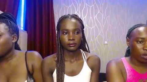 Vibrant online show from November 30, 3:49 pm