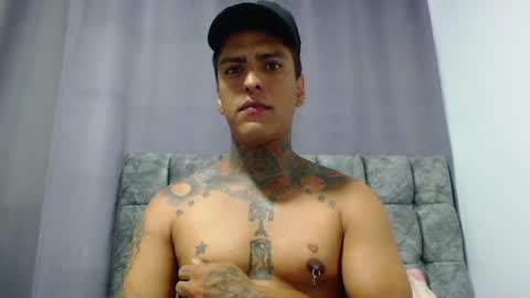 Snapshot of vicctorzc chatting on June 8, 9:04 pm Victor cardenas online show from June 8, 9:04 pm