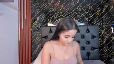 Snapshot of vichy_evans chatting on November 28, 7:38 pm Vichy Everyday From 1400 to 2130 Col Time online show from November 28, 7:38 pm