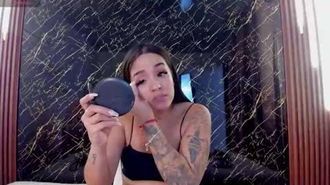 Snapshot of vichy_evans chatting on January 8, 7:16 pm Vichy Everyday From 1400 to 2130 Col Time online show from January 8, 7:16 pm