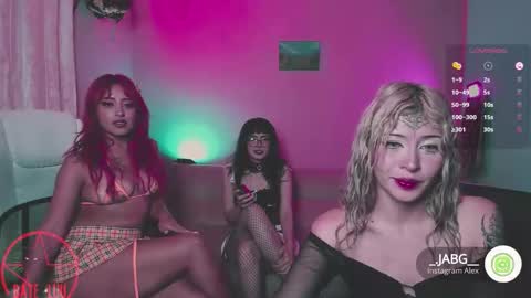 Snapshot of vicioushorse33 chatting on October 6, 3:15 am Sophie and Stan online show from October 6, 3:15 am