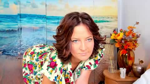 ViciousQueenu can call me Laura online show from June 10, 3:07 am
