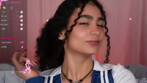 Snapshot of vicky_curly chatting on October 4, 3:04 am vicky_curly online show from October 4, 3:04 am