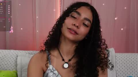 Snapshot of vicky_curly chatting on November 8, 2:12 am vicky_curly online show from November 8, 2:12 am