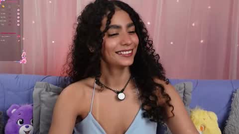 Snapshot of vicky_curly chatting on November 13, 12:31 am vicky_curly online show from November 13, 12:31 am